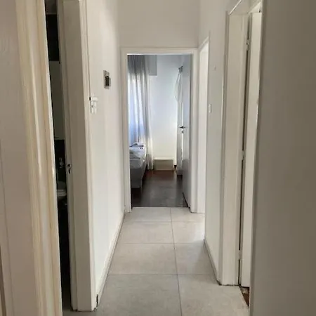 Appartement Paradise Homes 11 *